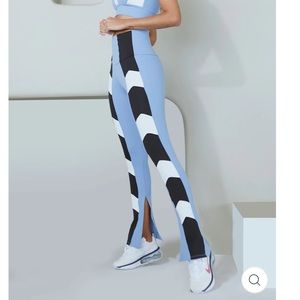Front arrow split slit leggings light blue, black chantilly size XS NWT